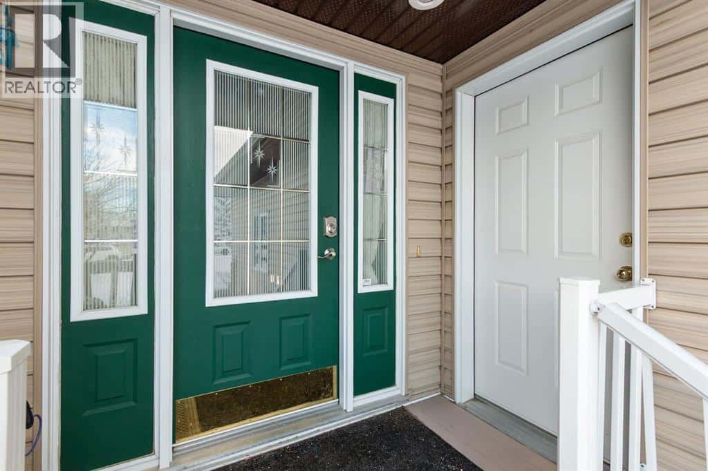 107 MONICA Bay — Carstairs, Alberta - Photo 2 of 42