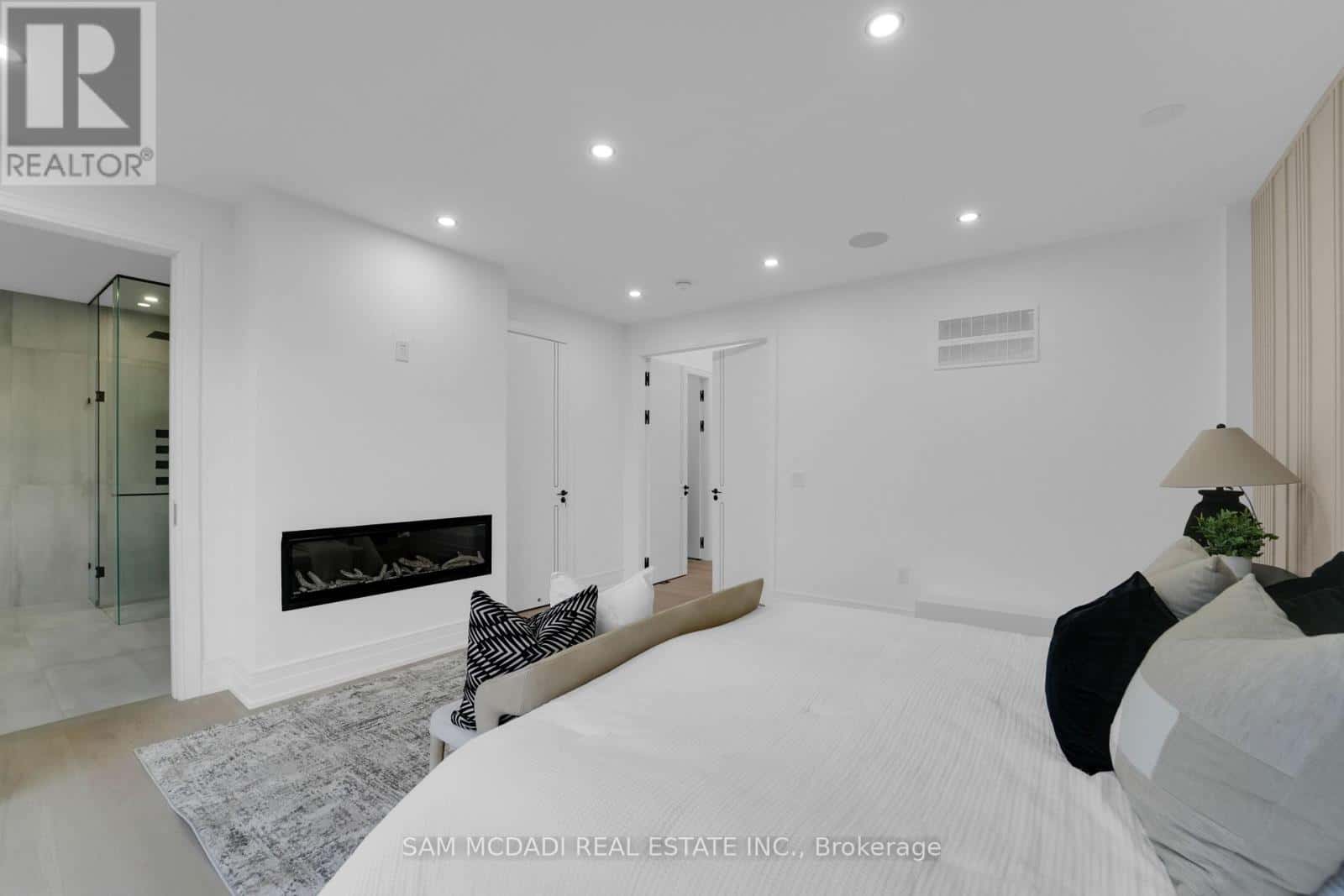 468 SAVILLE CRESCENT — Oakville (WO West), Ontario - Photo 4 of 98