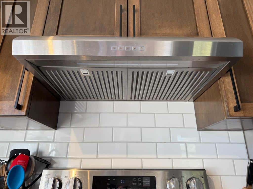 5047 51 Street — Mannville, Alberta - Photo 5 of 31