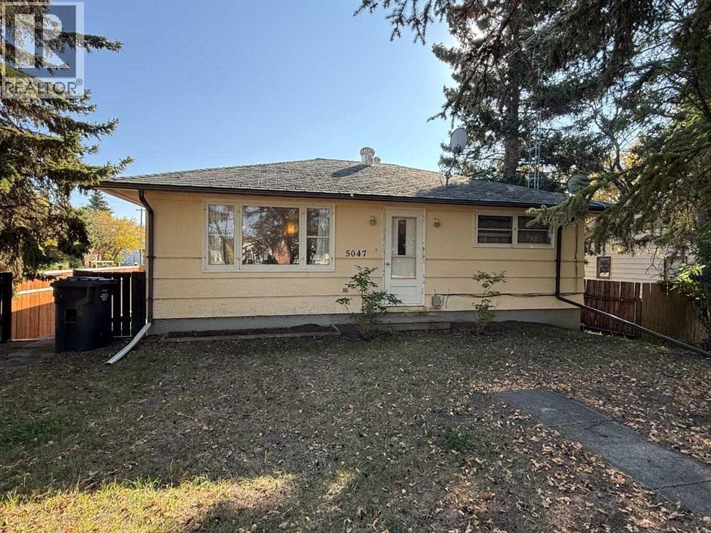 5047 51 Street — Mannville, Alberta - Main photo