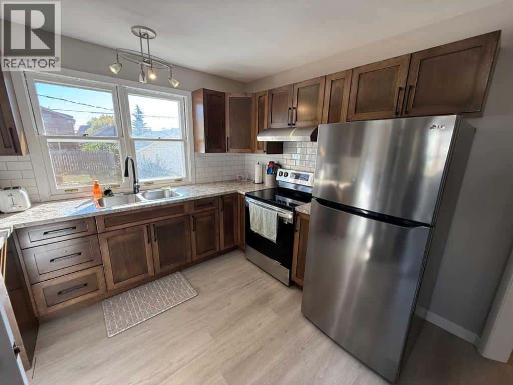 5047 51 Street — Mannville, Alberta - Photo 2 of 31