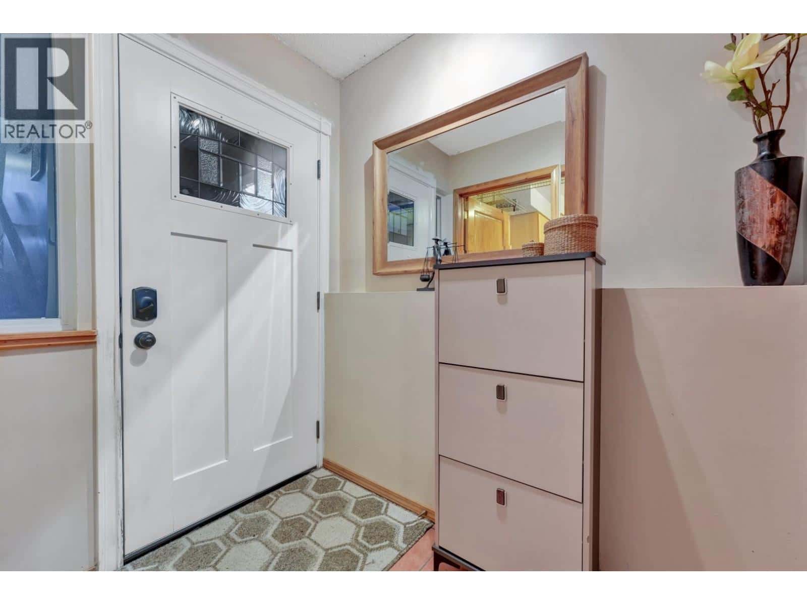 202 BALMORAL PLACE — Port Moody, British Columbia - Photo 5 of 33