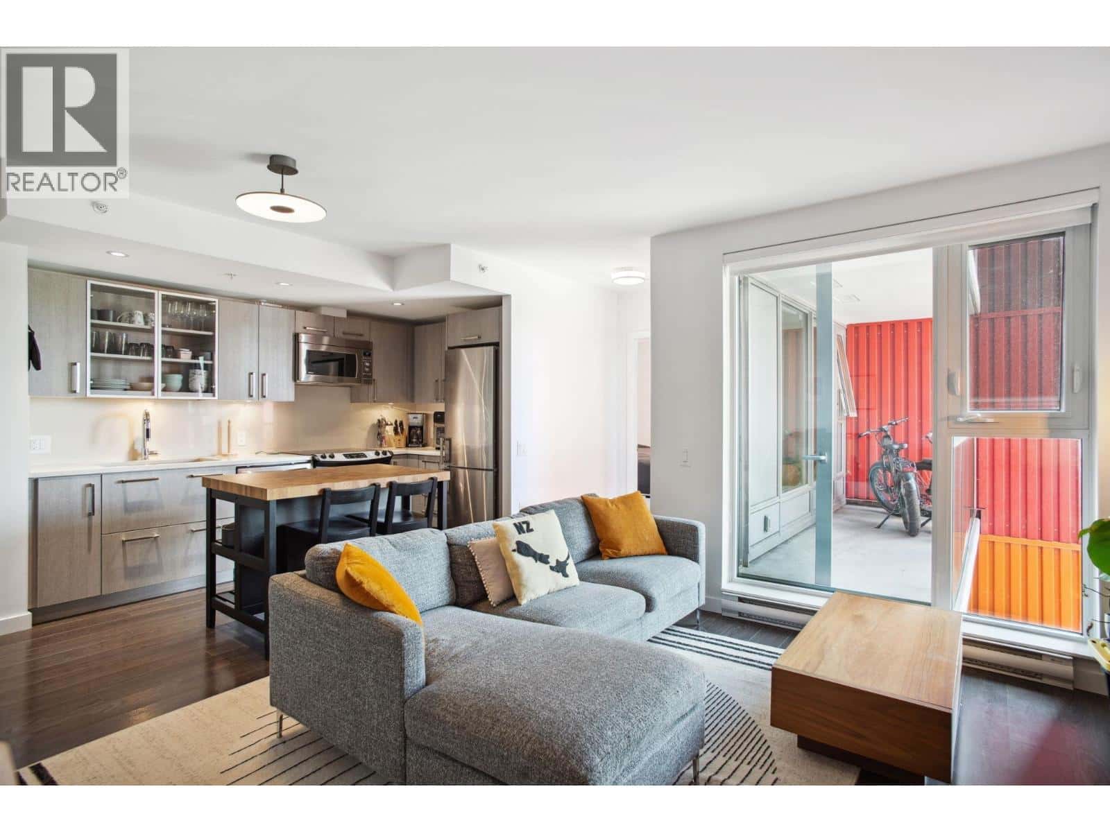 501 983 E HASTINGS STREET — Vancouver, British Columbia - Photo 3 of 16