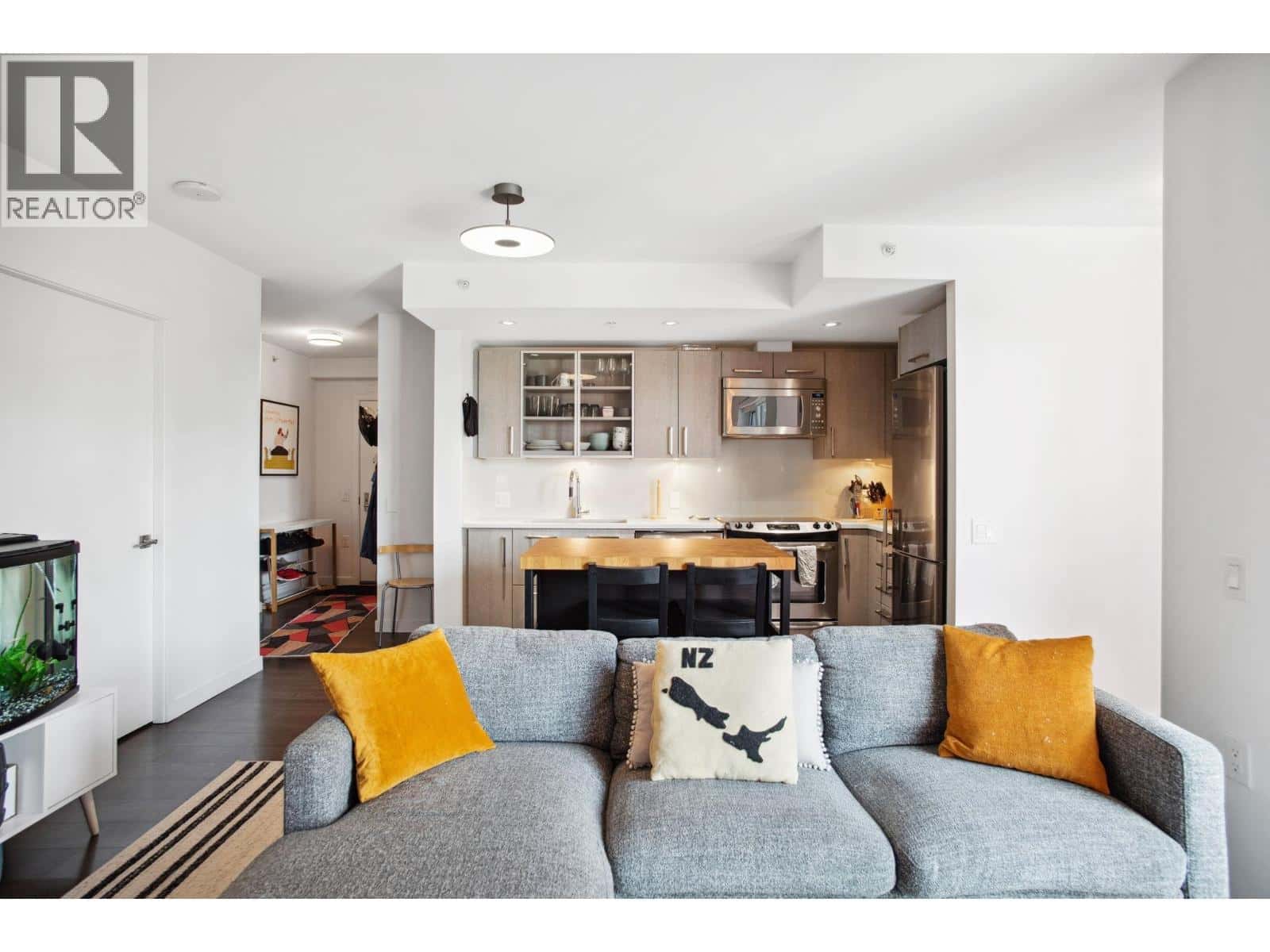 501 983 E HASTINGS STREET — Vancouver, British Columbia - Photo 4 of 16