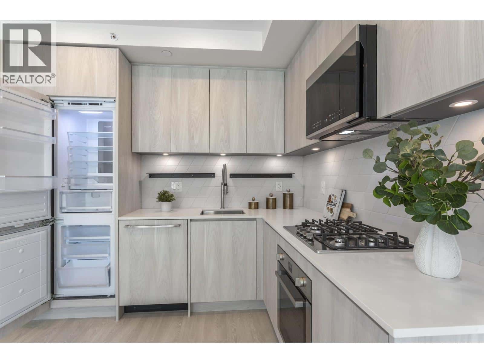 206 3264 VANNESS AVENUE — Vancouver, British Columbia - Photo 5 of 30