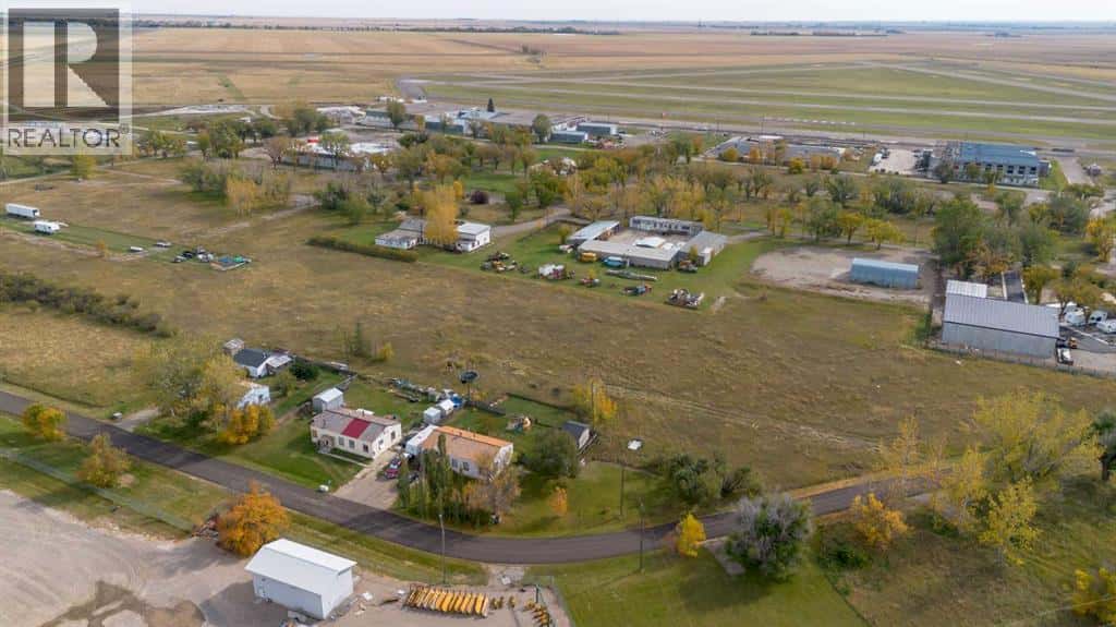 28 Anson Road — Claresholm, Alberta - Photo 2 of 7