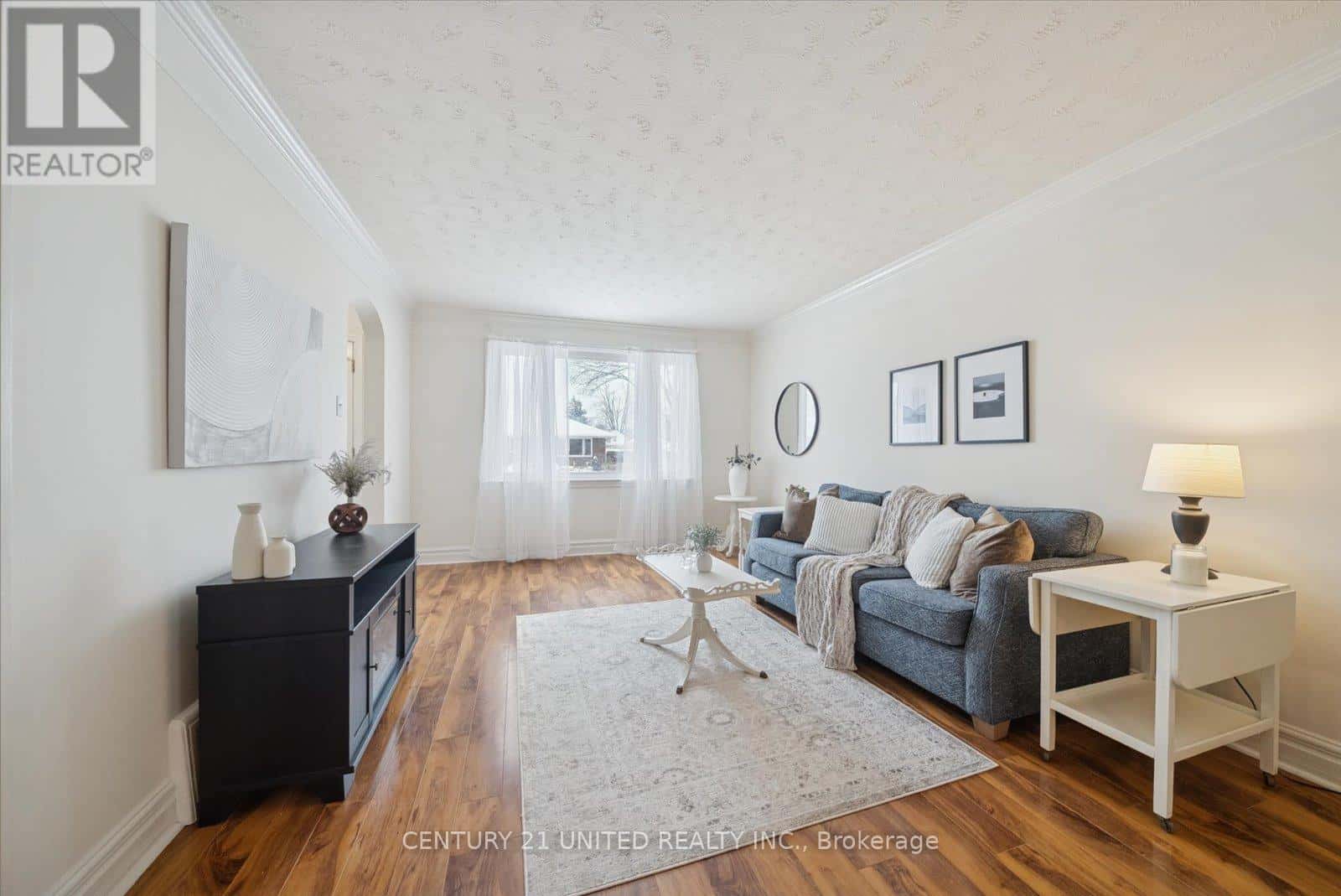 420 MCKELLAR STREET — Peterborough (Otonabee Ward 1), Ontario - Photo 5 of 39