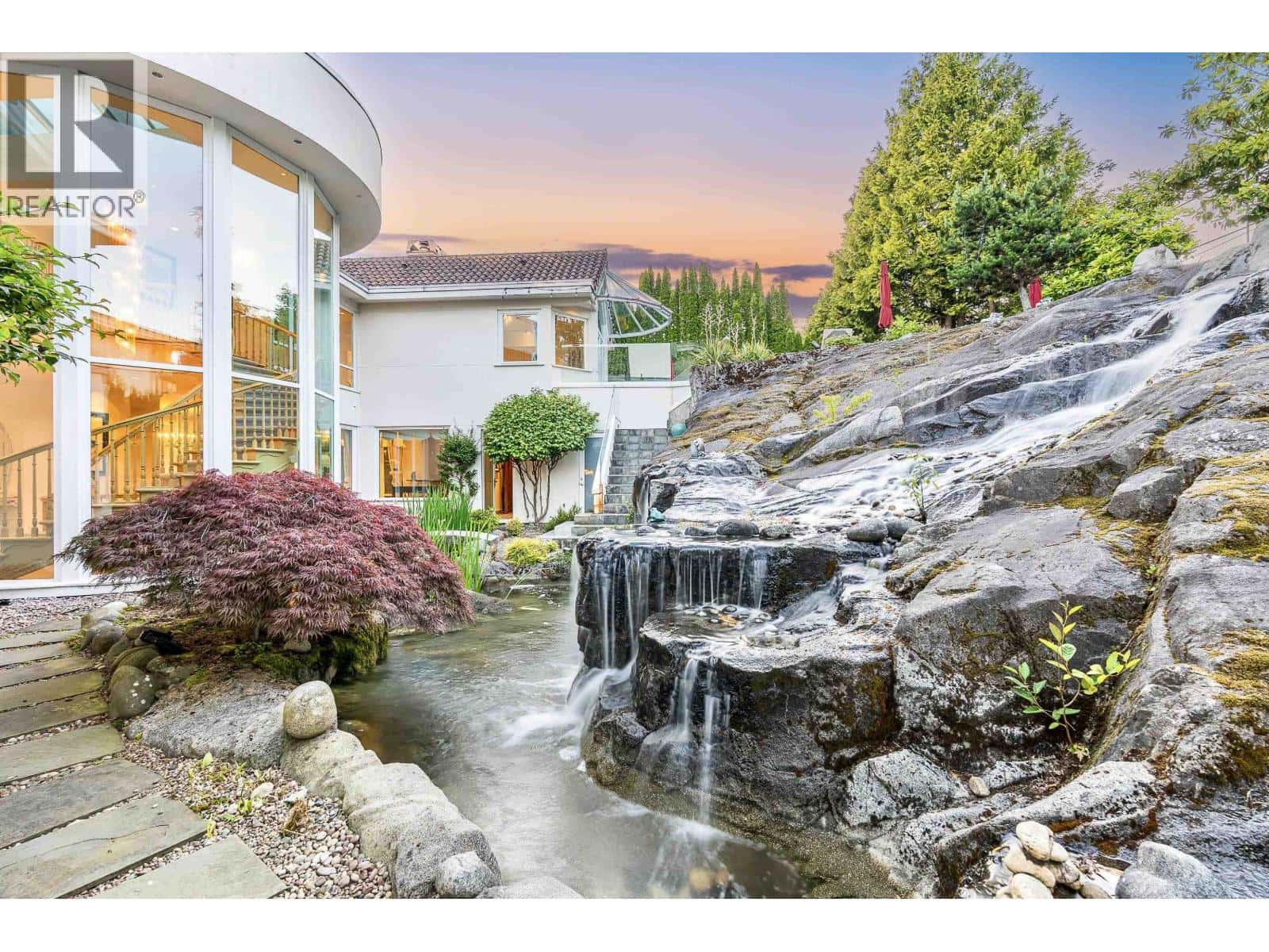 965 KING GEORGES WAY — West Vancouver, British Columbia - Photo 3 of 40