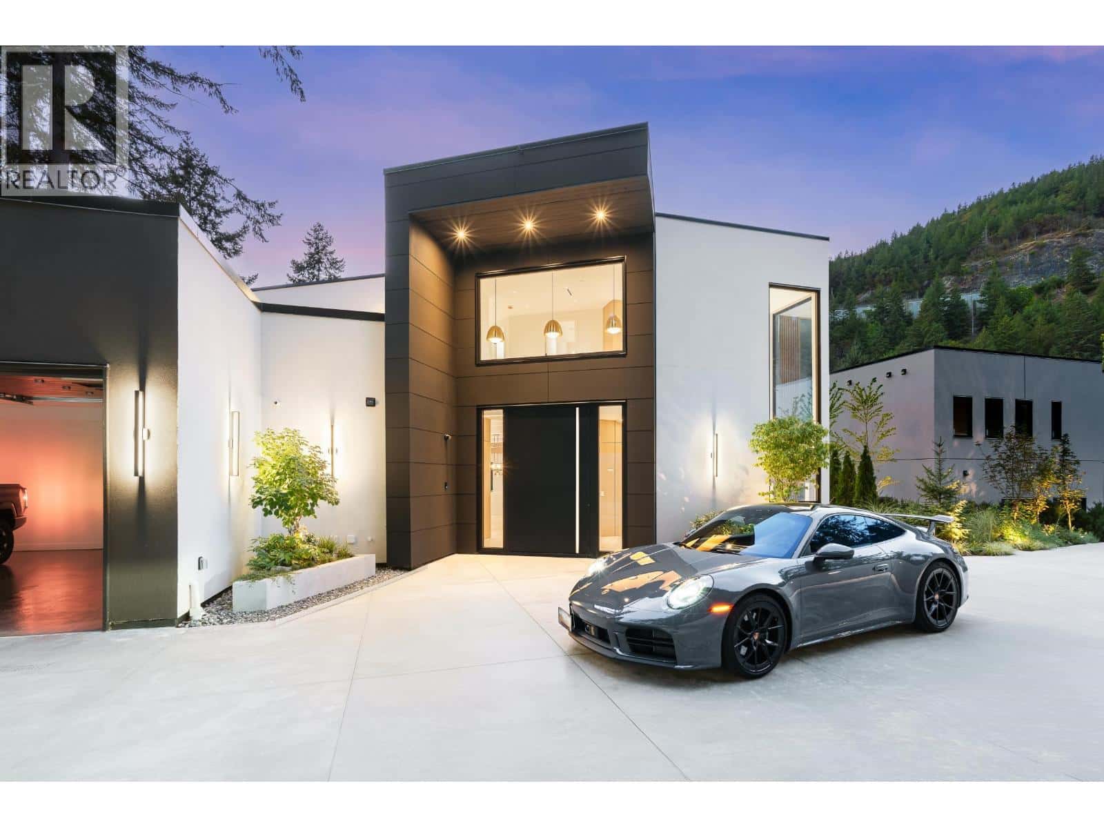 5773 PRIMROSE PLACE — West Vancouver, British Columbia - Photo 3 of 40