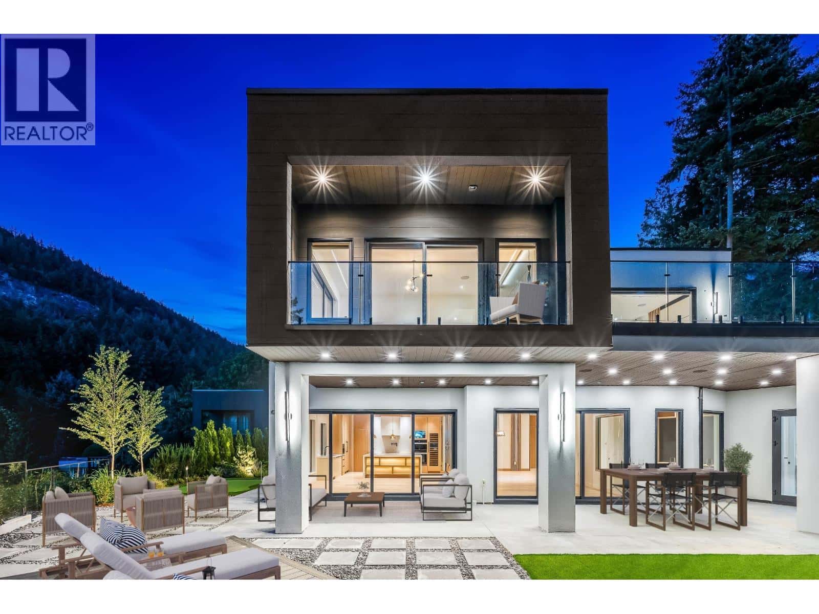 5773 PRIMROSE PLACE — West Vancouver, British Columbia - Photo 4 of 40