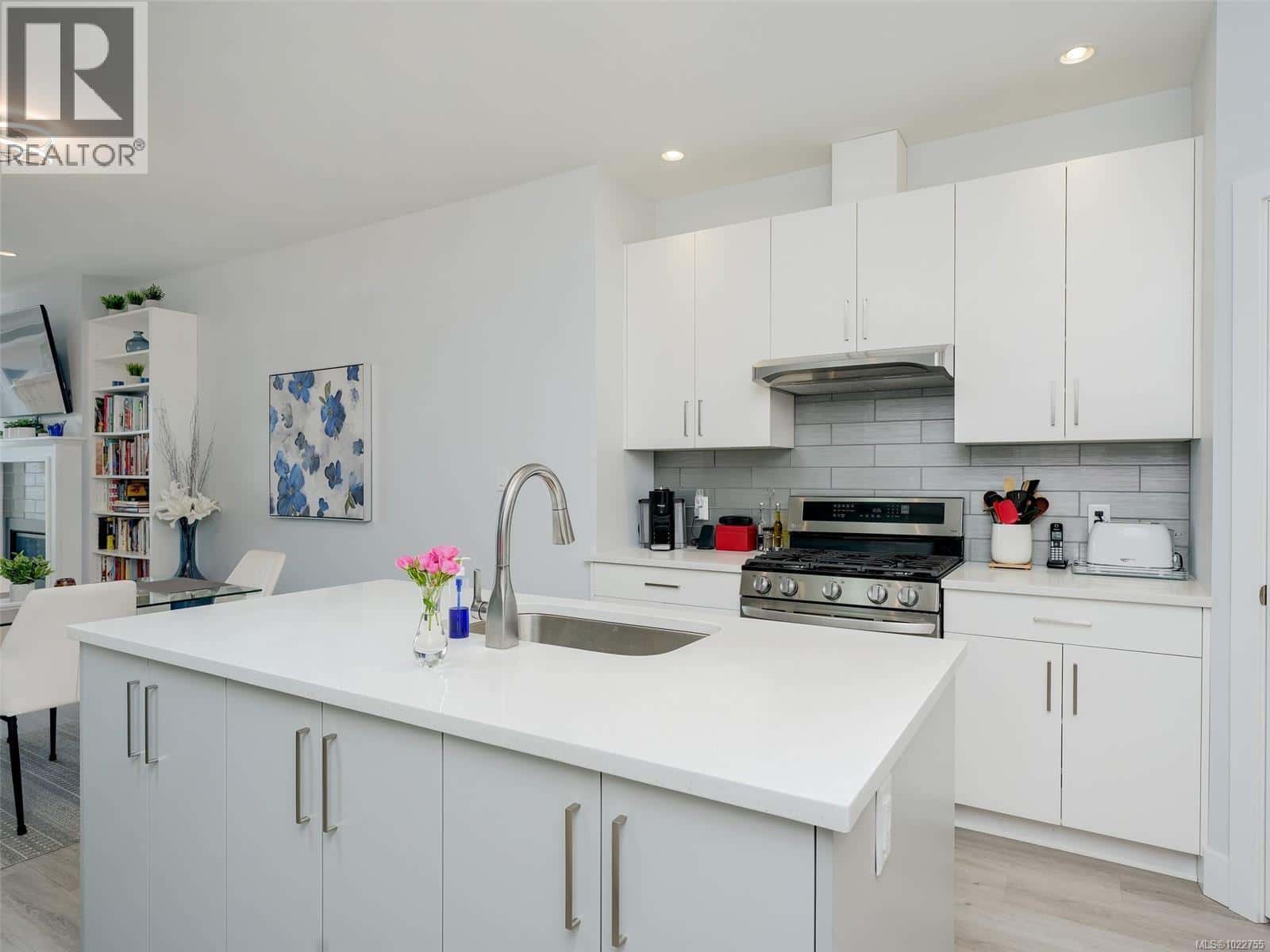 2407 Mountain Heights Dr — Sooke, British Columbia - Photo 5 of 67