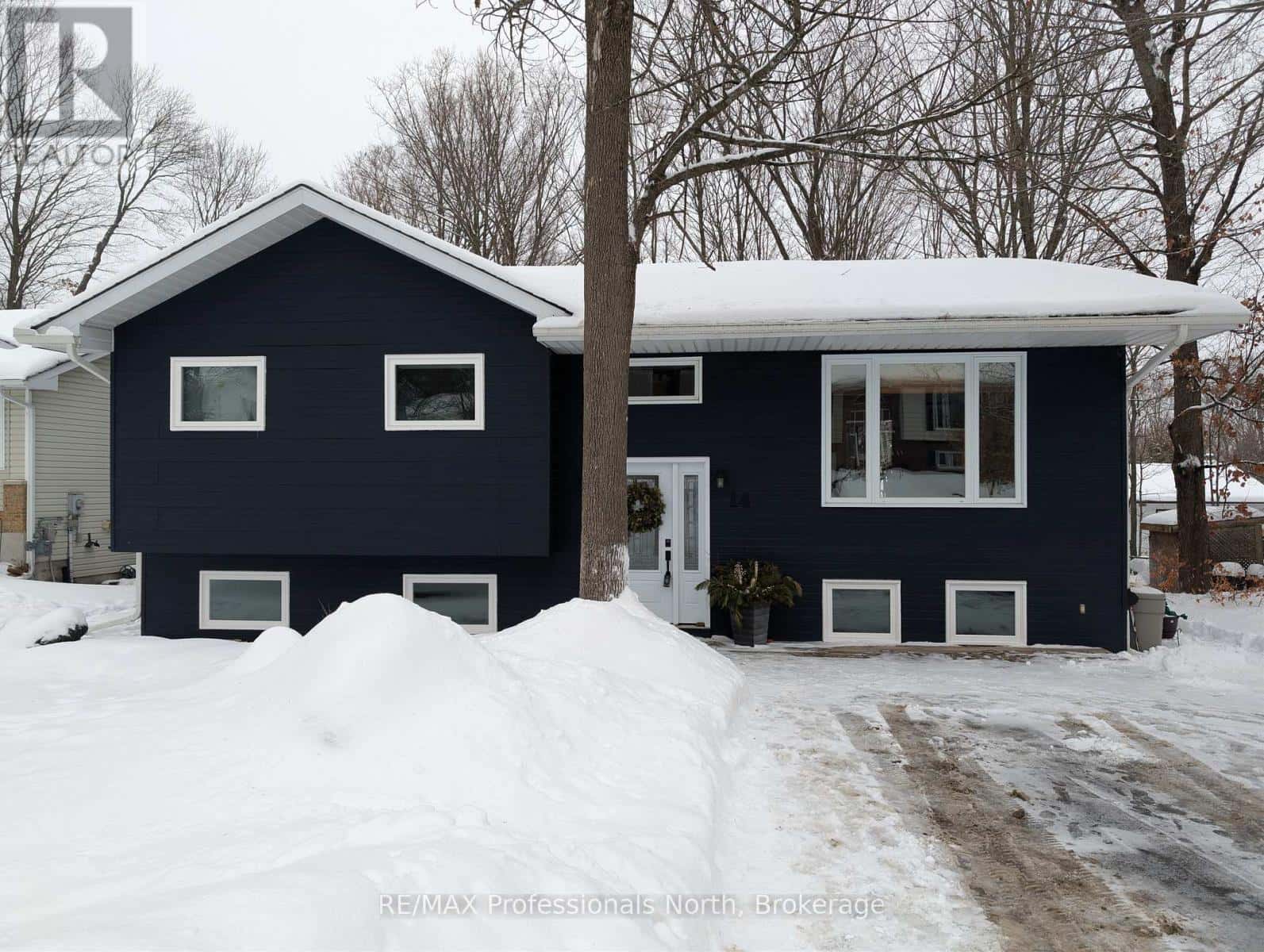 14 BEECHWOOD PATH — Huntsville (Chaffey), Ontario - Photo 2 of 39