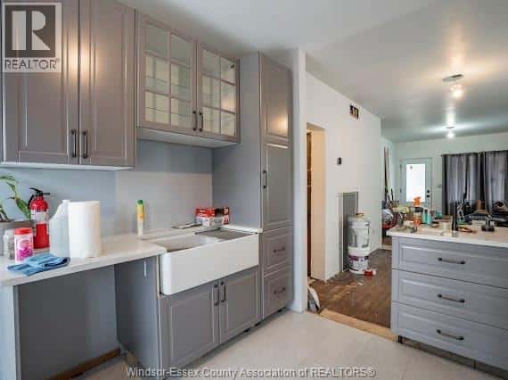 1135 CHURCH — Windsor, Ontario - Photo 3 of 21