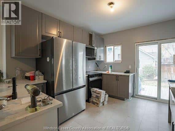 1135 CHURCH — Windsor, Ontario - Photo 5 of 21