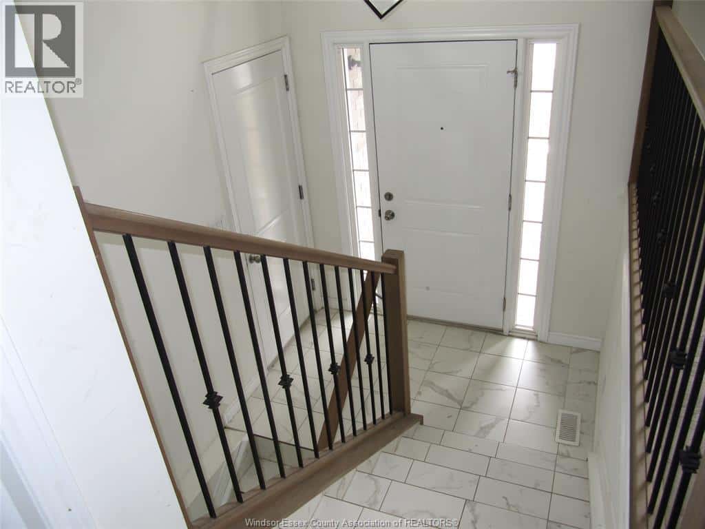 384 Hemlock LANE — Belle River, Ontario - Photo 2 of 27