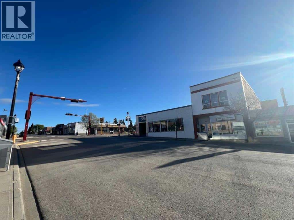 319 50 Street — Edson, Alberta - Photo 3 of 23