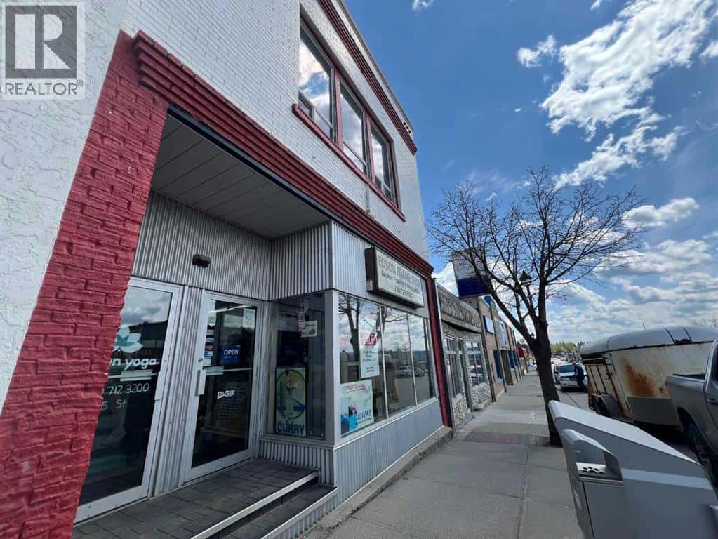 319 50 Street — Edson, Alberta - Photo 4 of 23