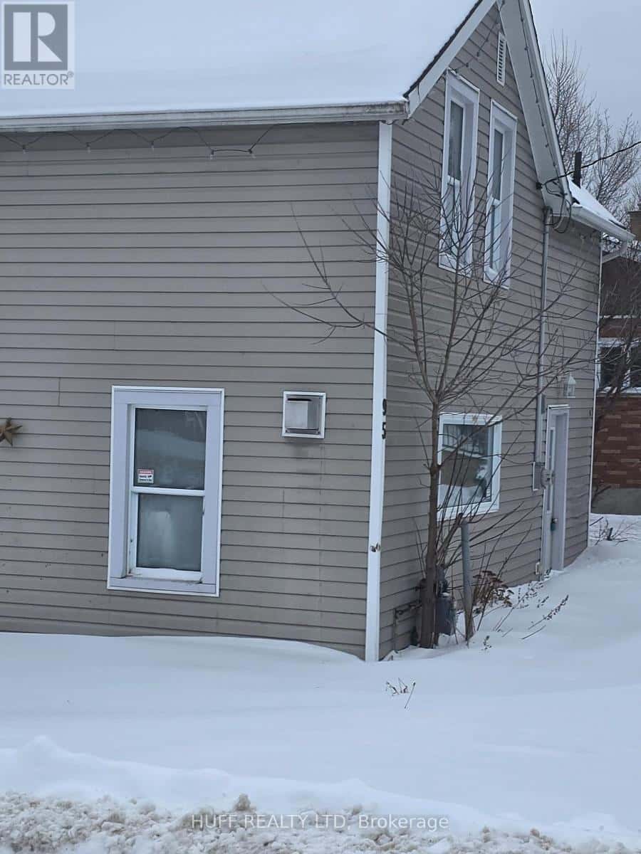 95 BIRCH STREET — Temiskaming Shores (Haileybury), Ontario - Photo 4 of 12