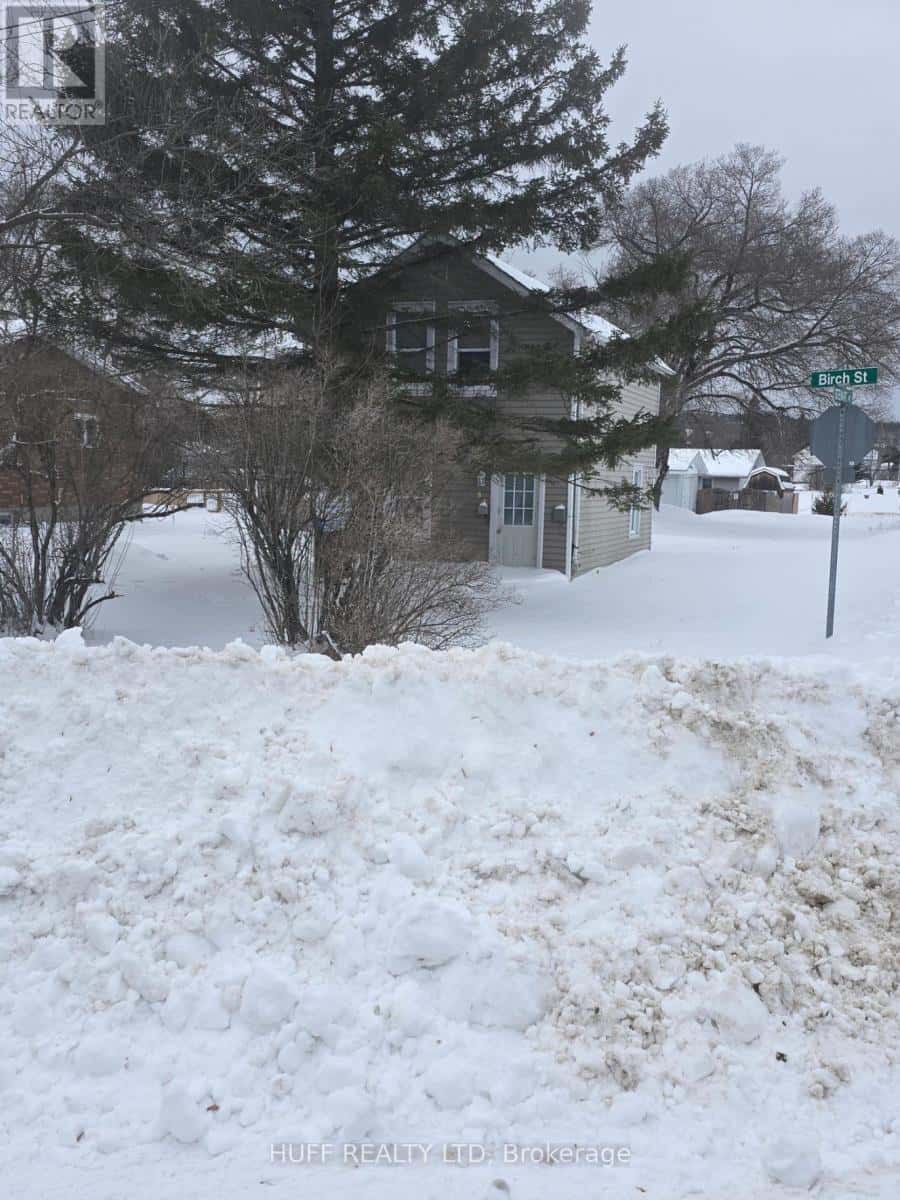 95 BIRCH STREET — Temiskaming Shores (Haileybury), Ontario - Photo 3 of 12