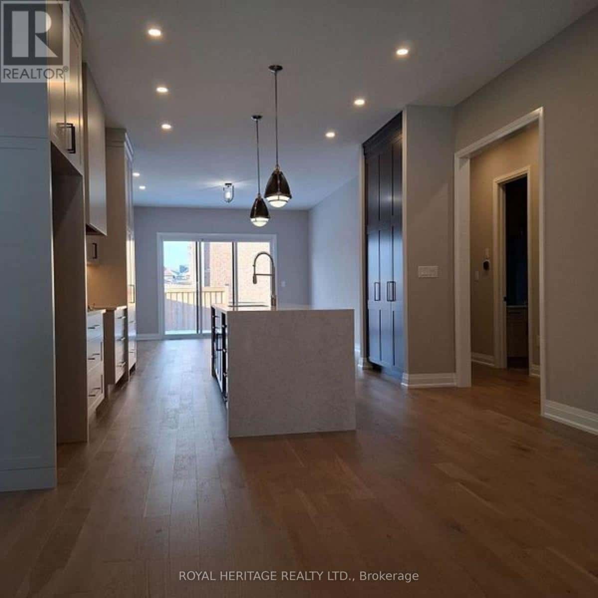 8 ST AUGUSTINE DRIVE — Whitby (Brooklin), Ontario - Photo 5 of 22