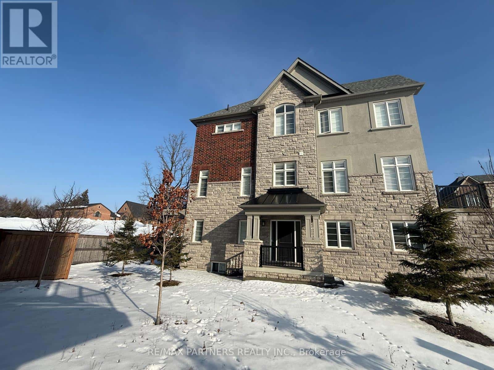 26 ISLAND GREEN LANE — Markham (Angus Glen), Ontario - Photo 2 of 6