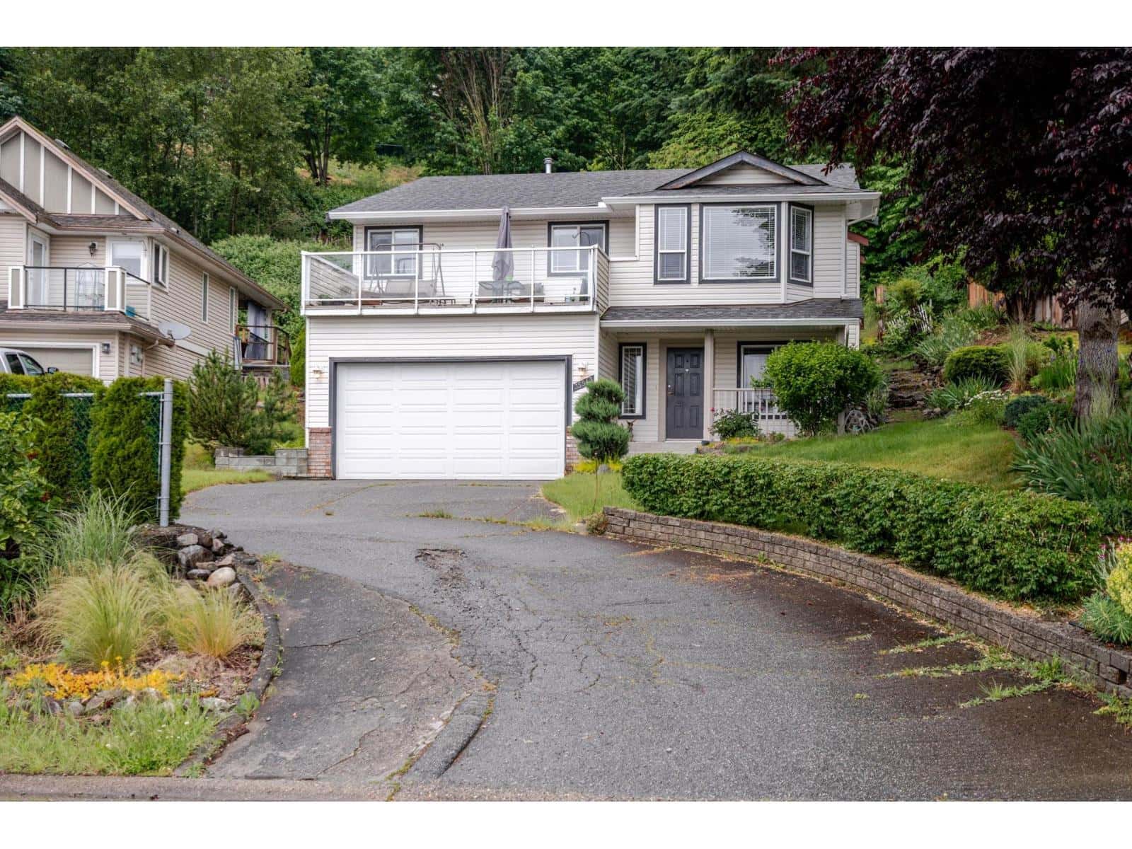 35543 DINA PLACE — Abbotsford, British Columbia - Photo 2 of 39