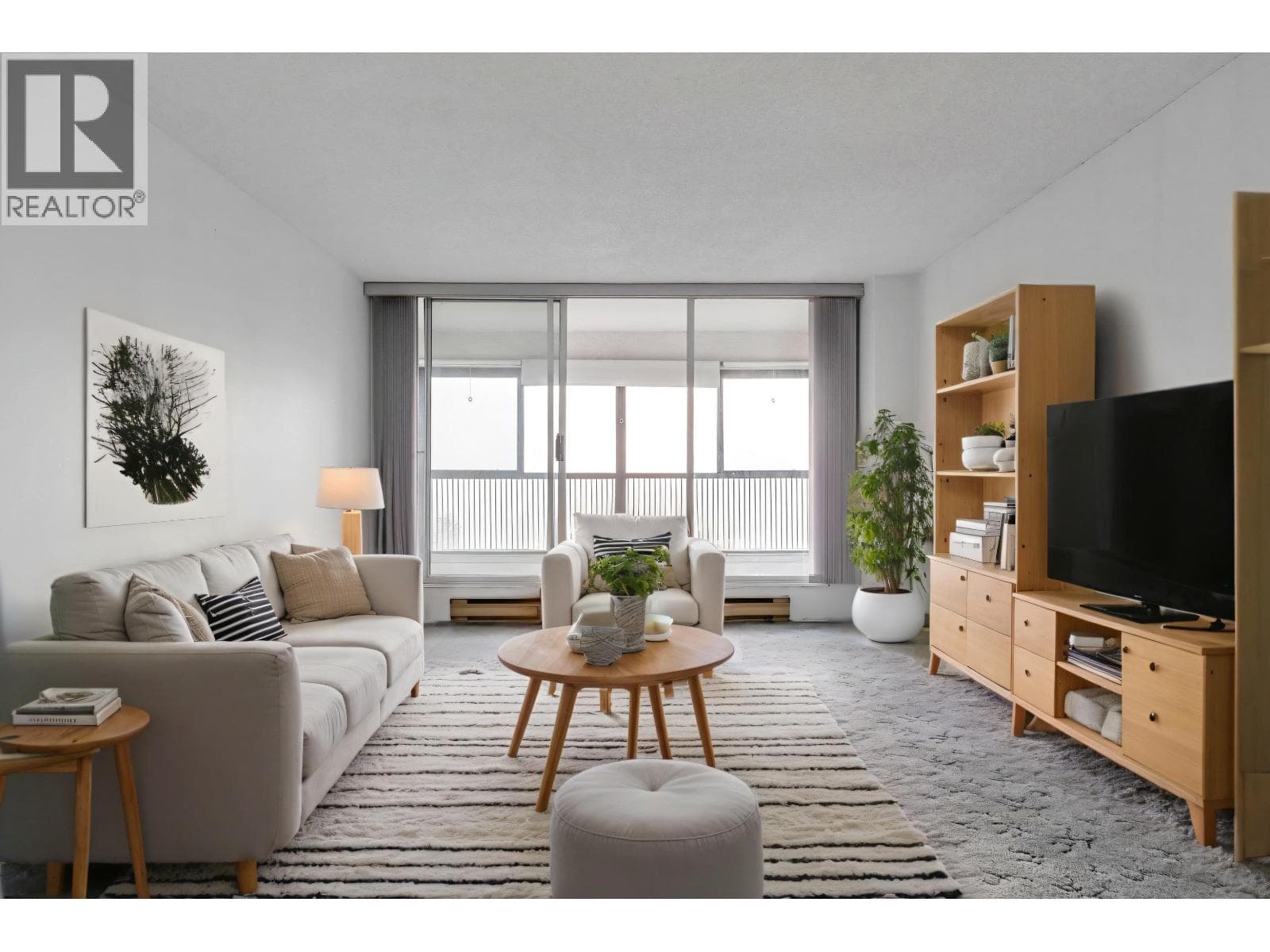 805 550 EIGHTH STREET — New Westminster, British Columbia - Main photo