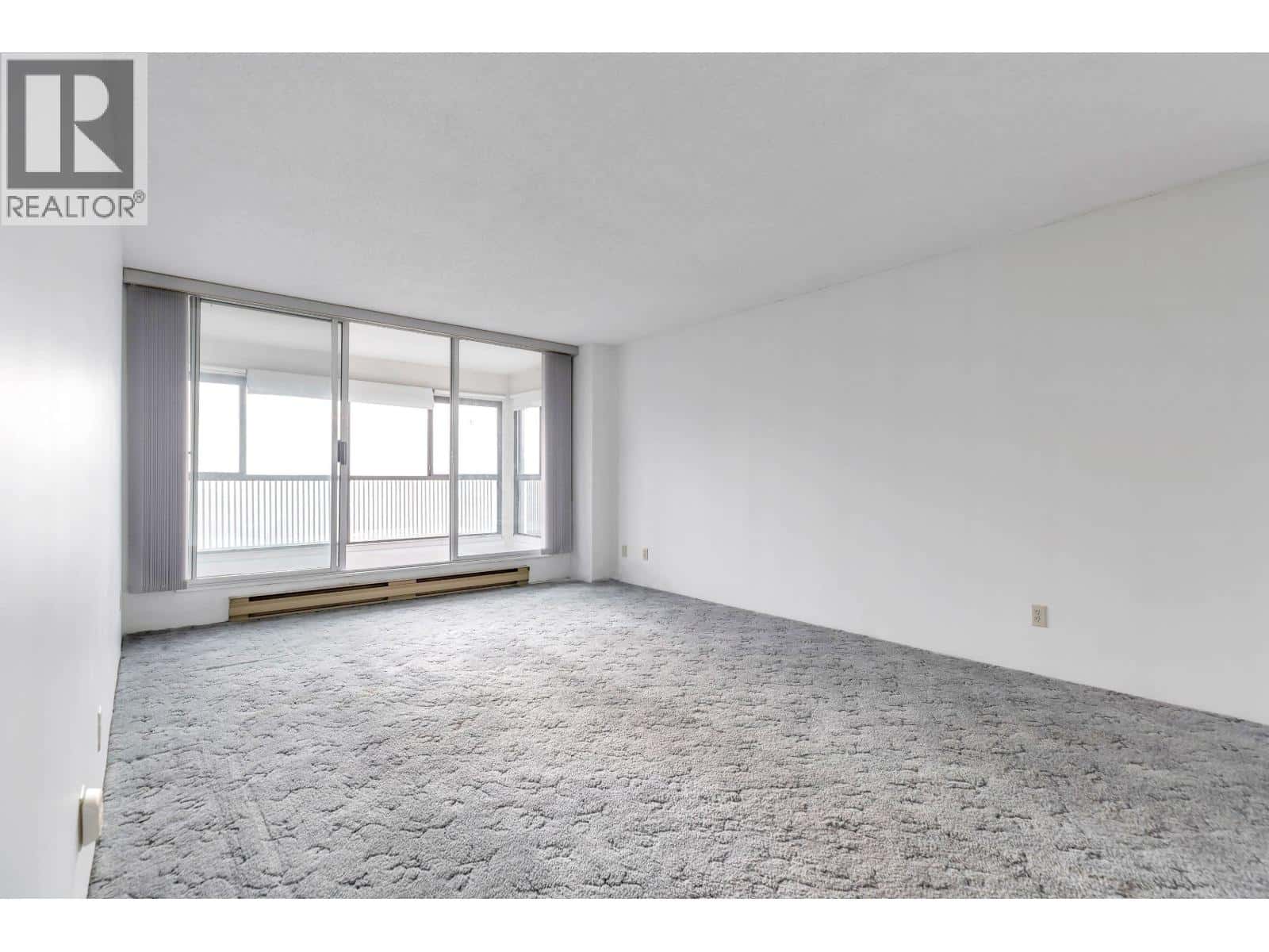 805 550 EIGHTH STREET — New Westminster, British Columbia - Photo 4 of 39