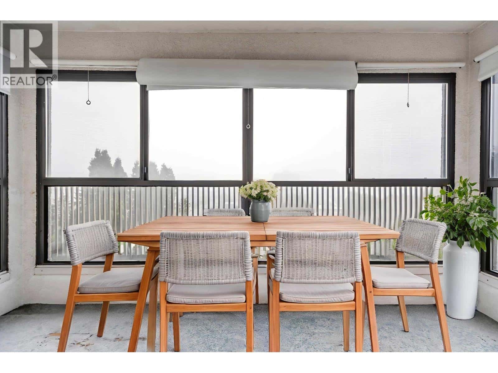 805 550 EIGHTH STREET — New Westminster, British Columbia - Photo 5 of 39