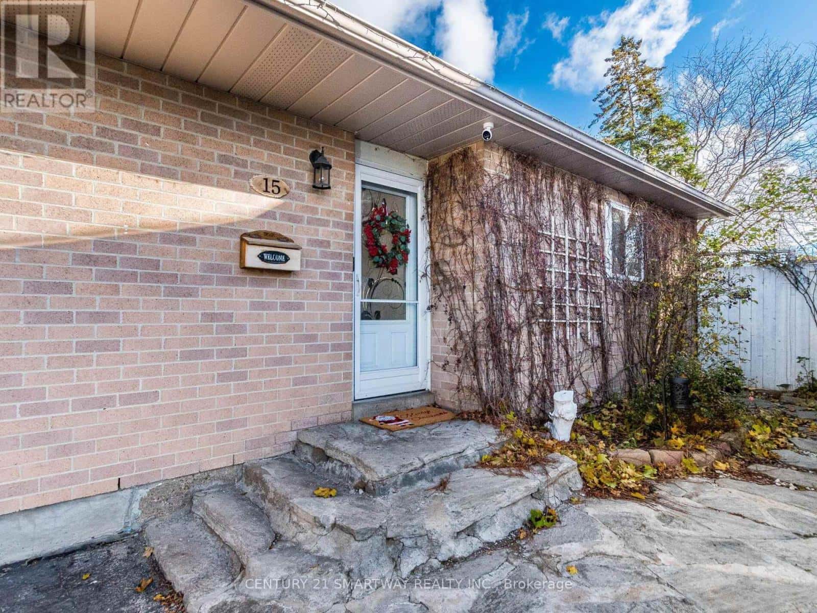 15 HURONIA COURT — Brampton (Central Park), Ontario - Photo 3 of 40