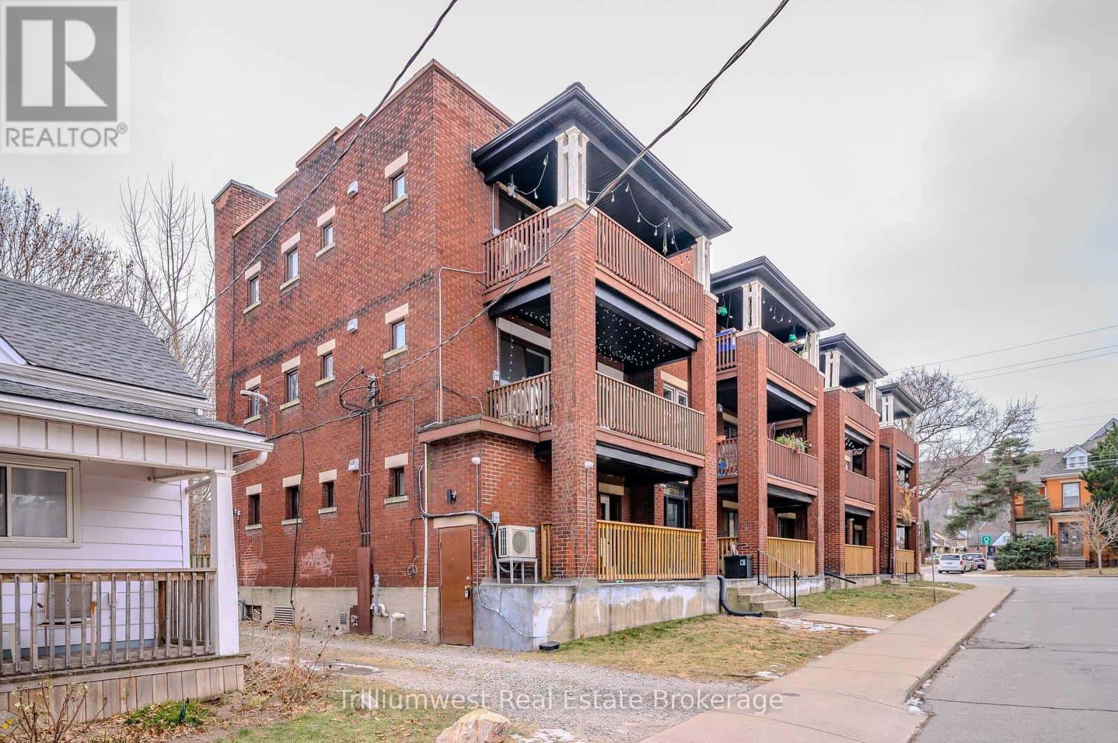 41 ALBERT STREET — Hamilton (Blakeley), Ontario - Photo 4 of 33