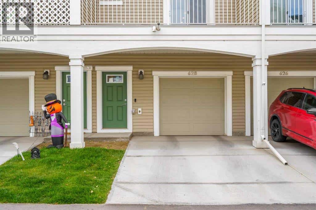 628 Copperstone Manor SE — Calgary, Alberta - Photo 4 of 30