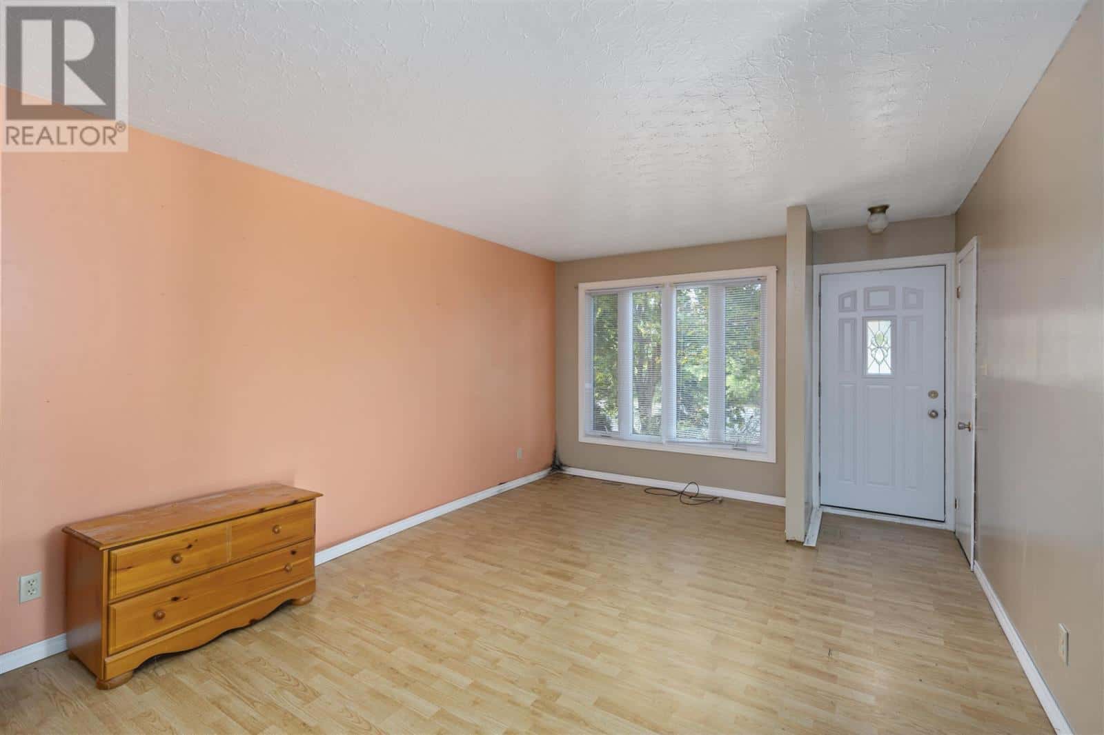 Sault Ste. Marie — Sault Ste. Marie - Photo 4 of 66