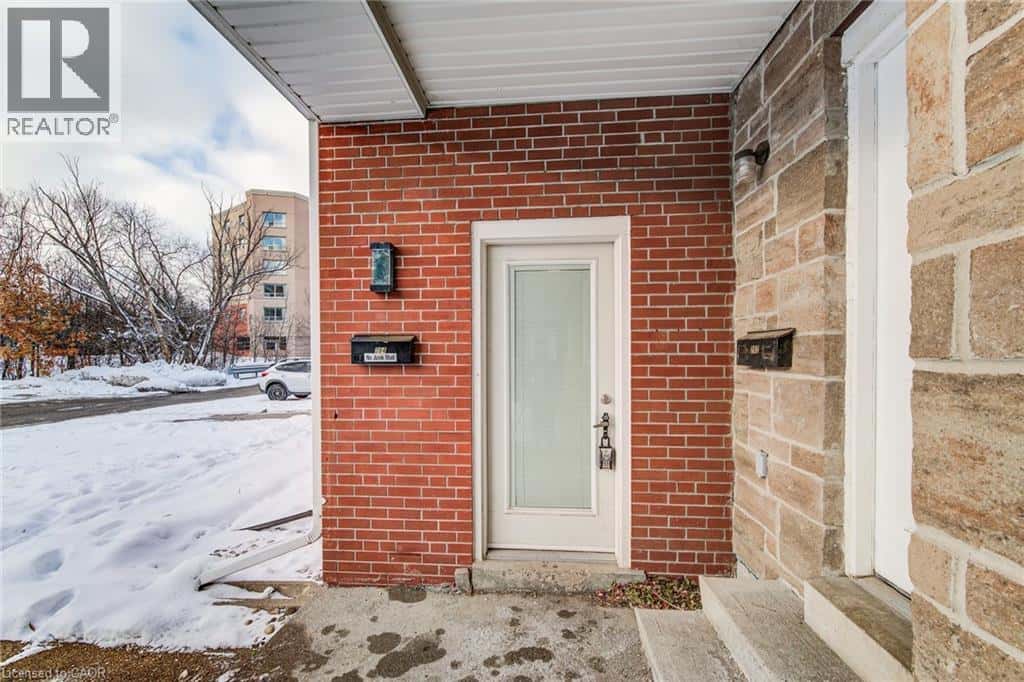 284 WESTCOURT Place — Waterloo, Ontario - Photo 4 of 25