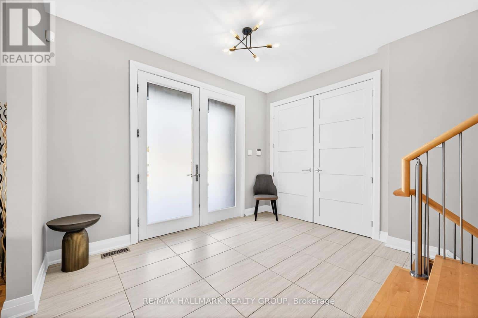 114 RITA AVENUE — Ottawa, Ontario - Photo 2 of 50