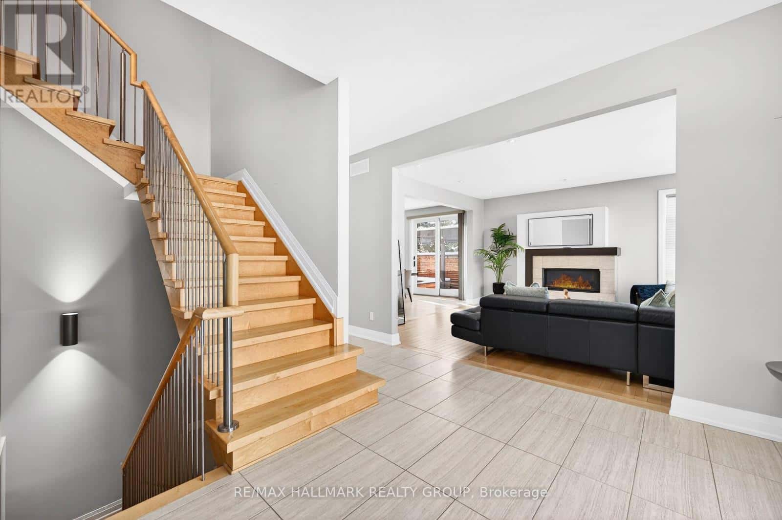 114 RITA AVENUE — Ottawa, Ontario - Photo 3 of 50