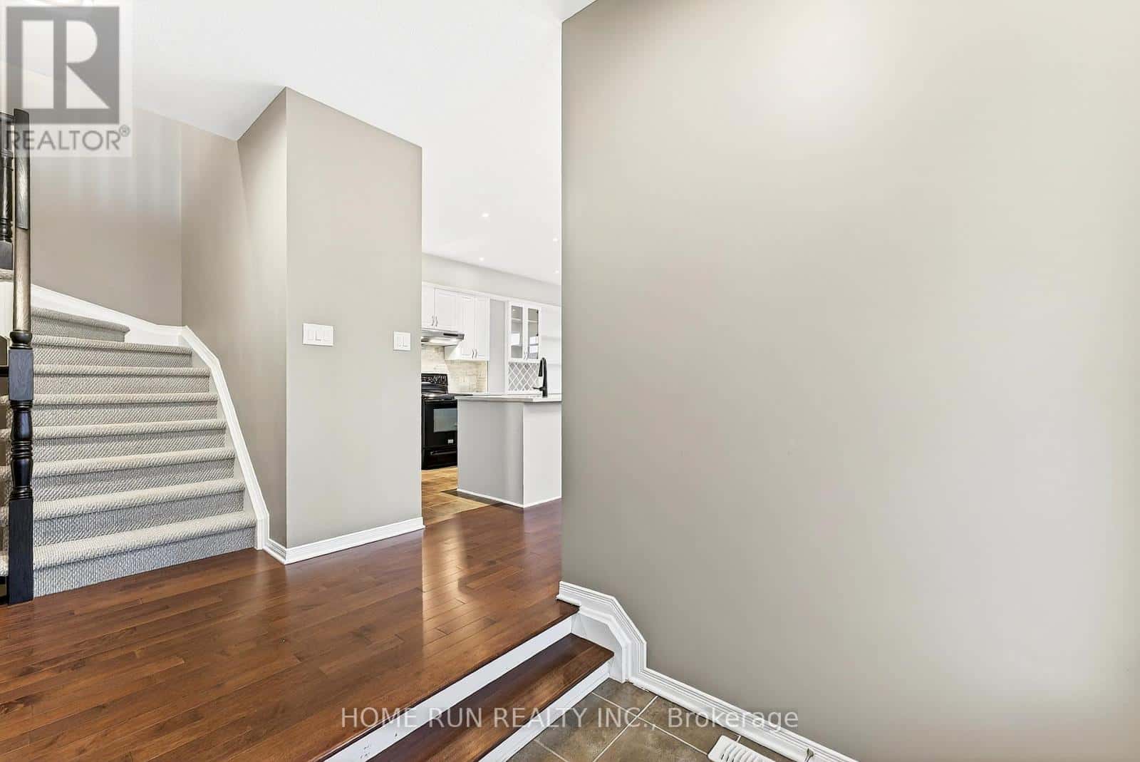 104 EYE BRIGHT CRESCENT — Ottawa, Ontario - Photo 4 of 32