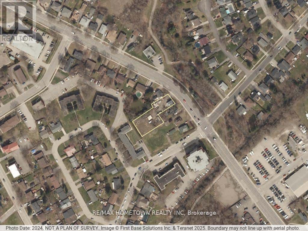 44 STEWART BOULEVARD — Brockville, Ontario - Photo 3 of 20