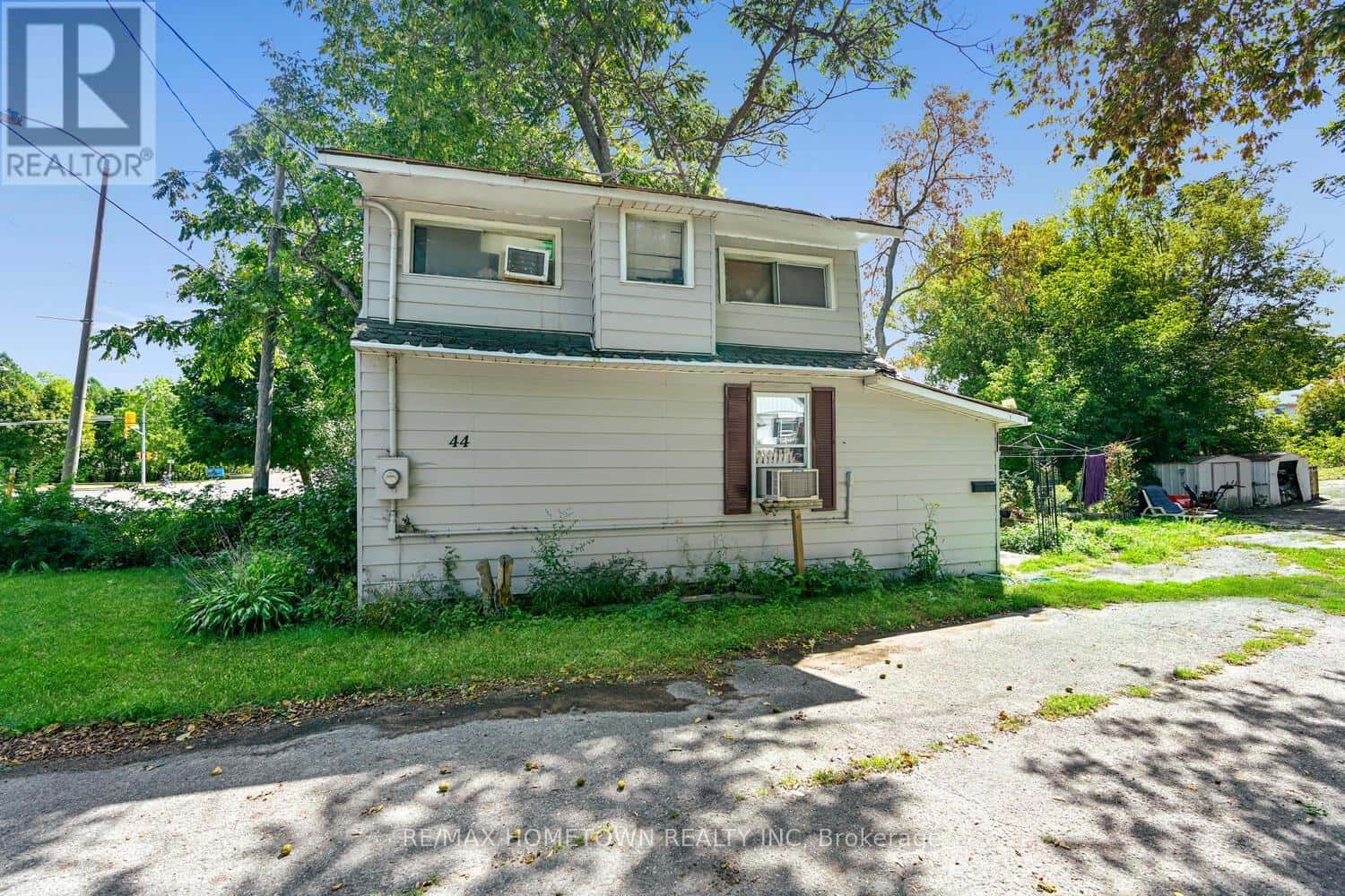 44 STEWART BOULEVARD — Brockville, Ontario - Photo 4 of 20