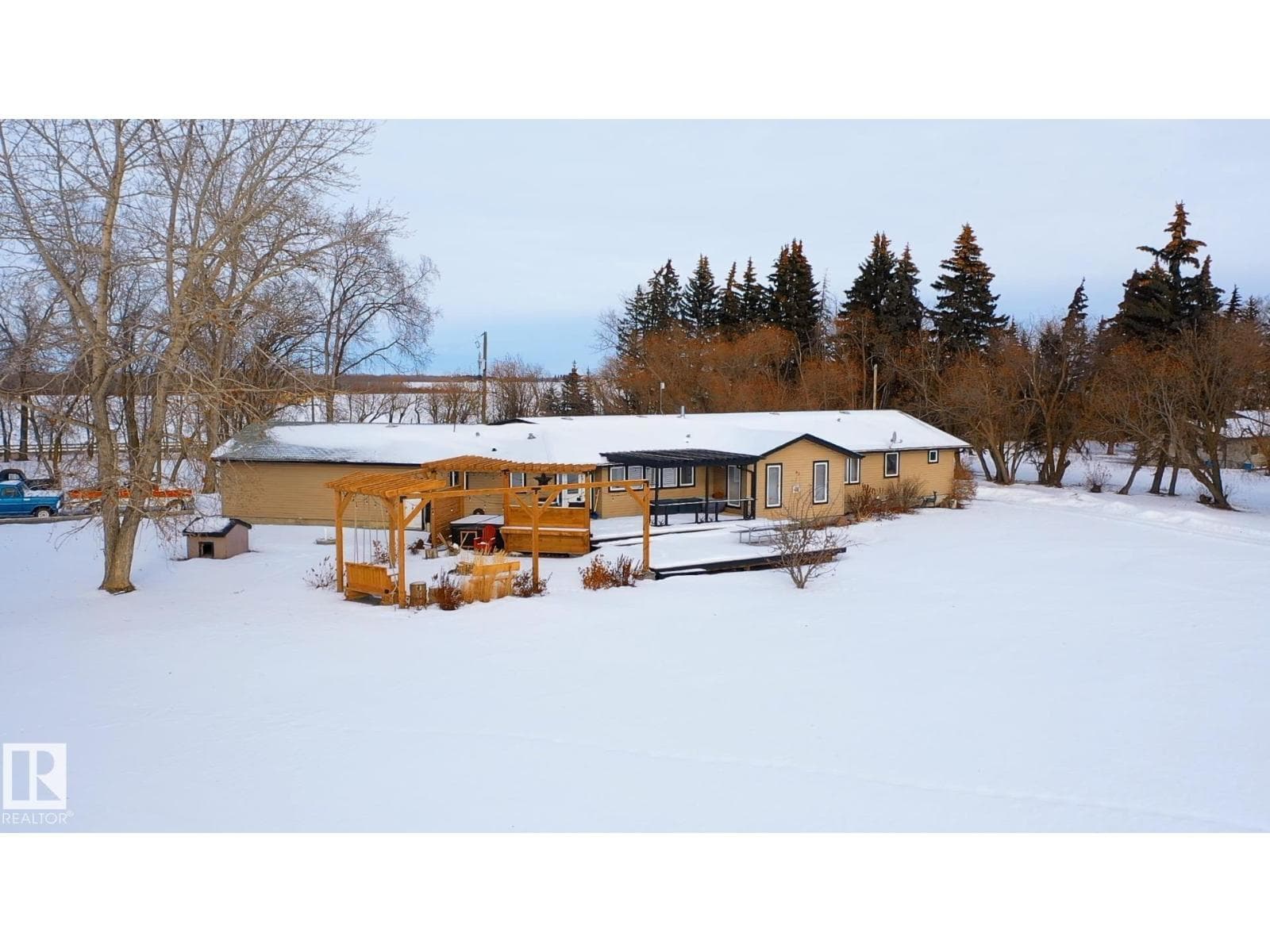25421 TWP ROAD 554 — Rural Sturgeon County, Alberta - Main photo