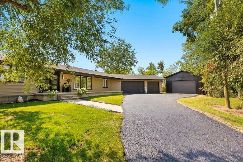 25421 TWP ROAD 554 — Rural Sturgeon County, Alberta - Photo 4 of 74