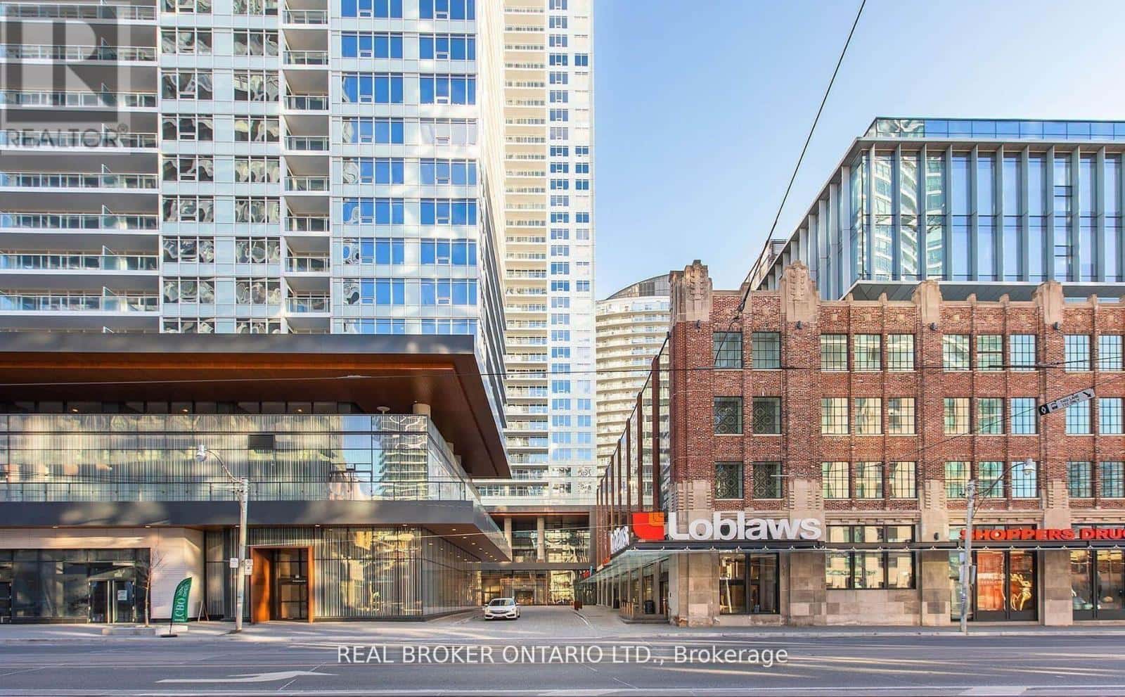 1507 - 17 BATHURST STREET — Toronto (Waterfront Communities), Ontario - Photo 2 of 12