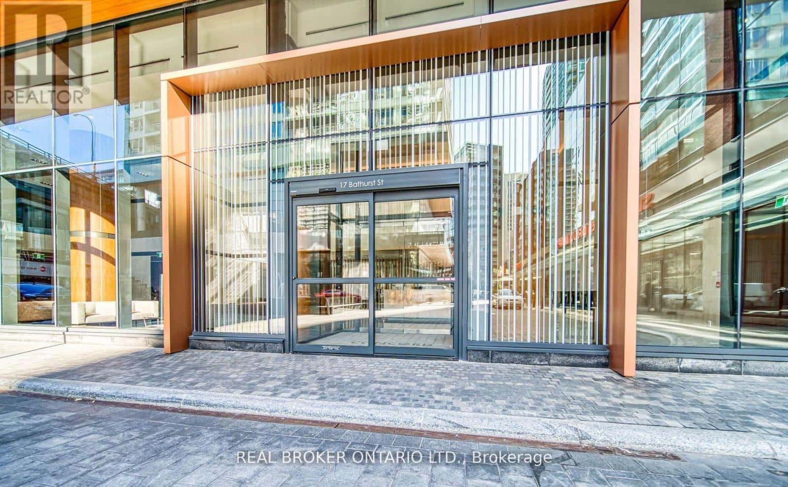 1507 - 17 BATHURST STREET — Toronto (Waterfront Communities), Ontario - Photo 4 of 12