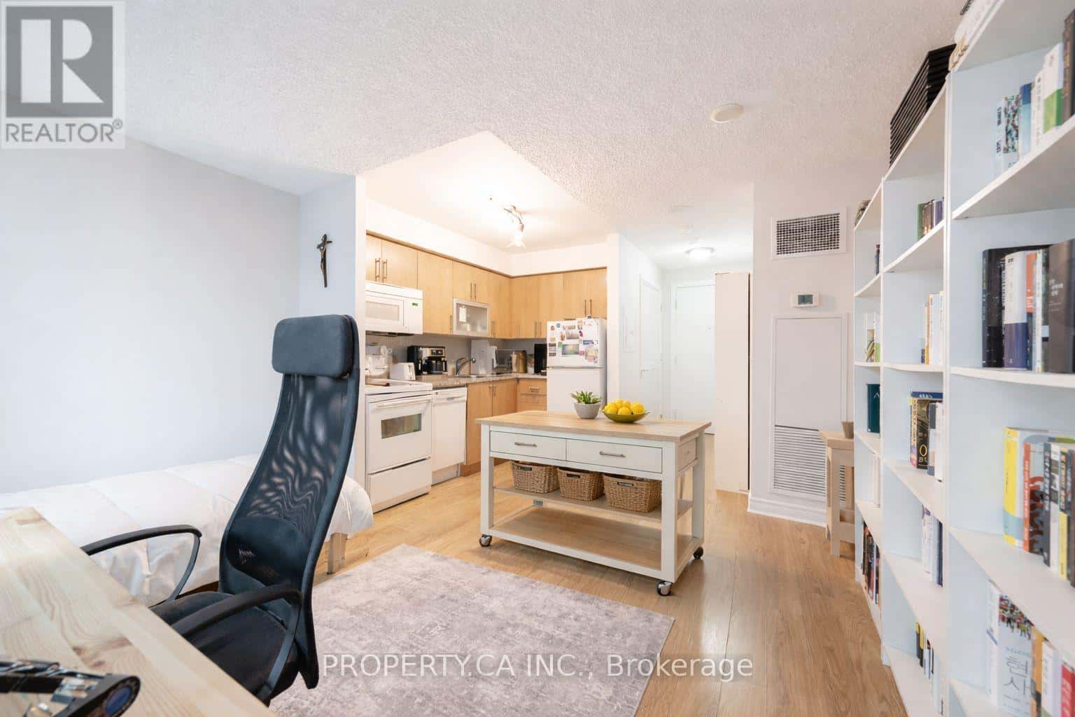 605 - 50 TOWN CENTRE COURT — Toronto (Bendale), Ontario - Photo 2 of 8