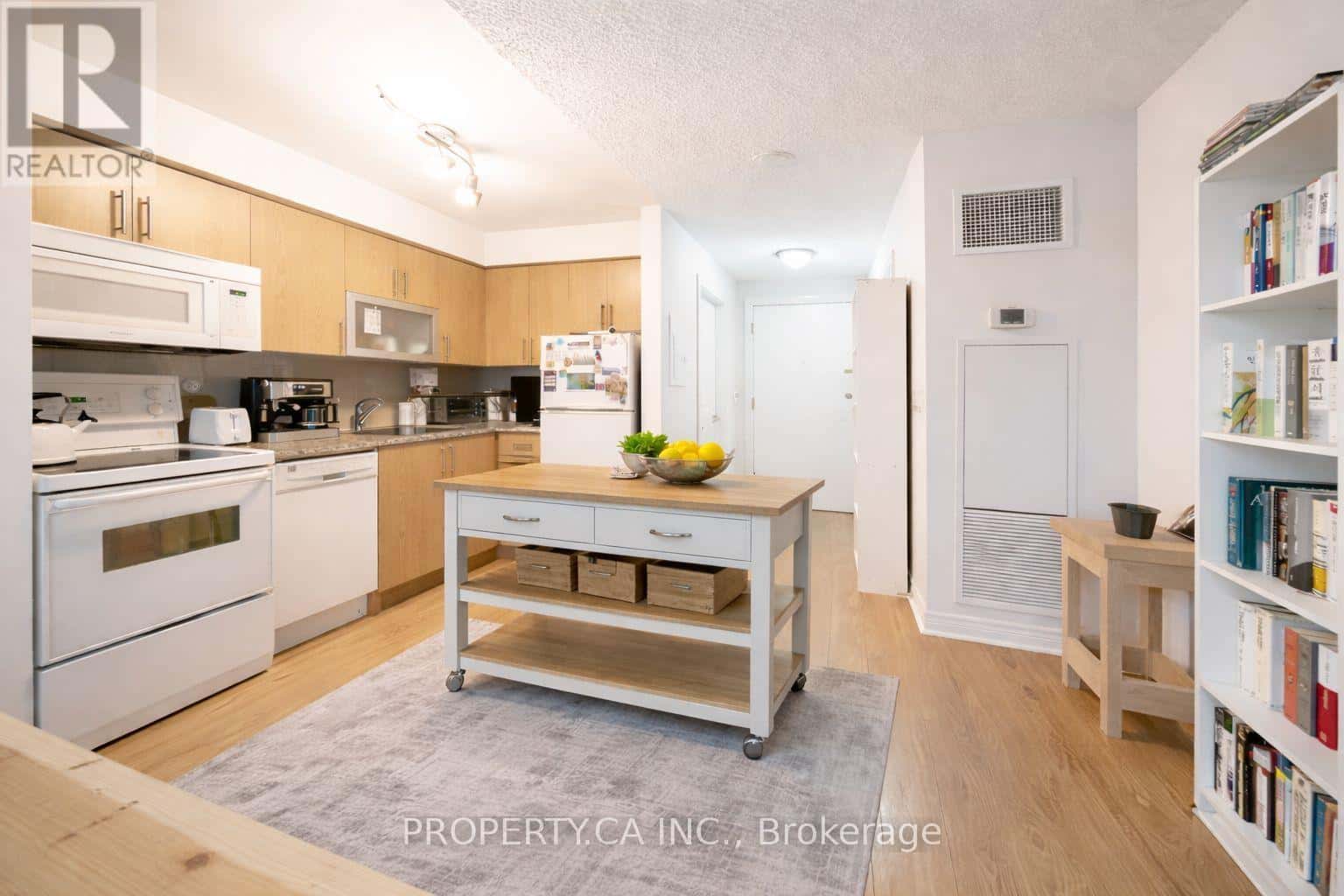 605 - 50 TOWN CENTRE COURT — Toronto (Bendale), Ontario - Photo 3 of 8