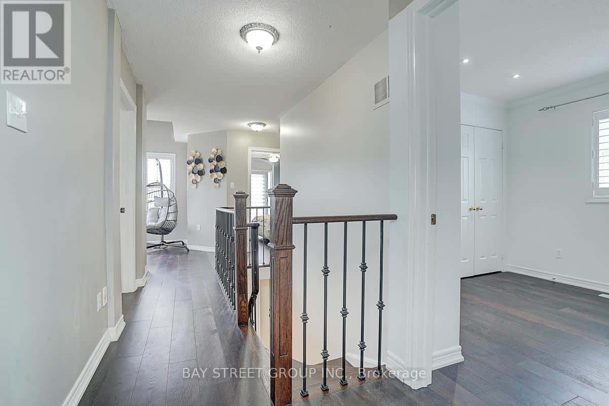 52 WHITEWATER STREET — Whitby (Pringle Creek), Ontario - Photo 5 of 45