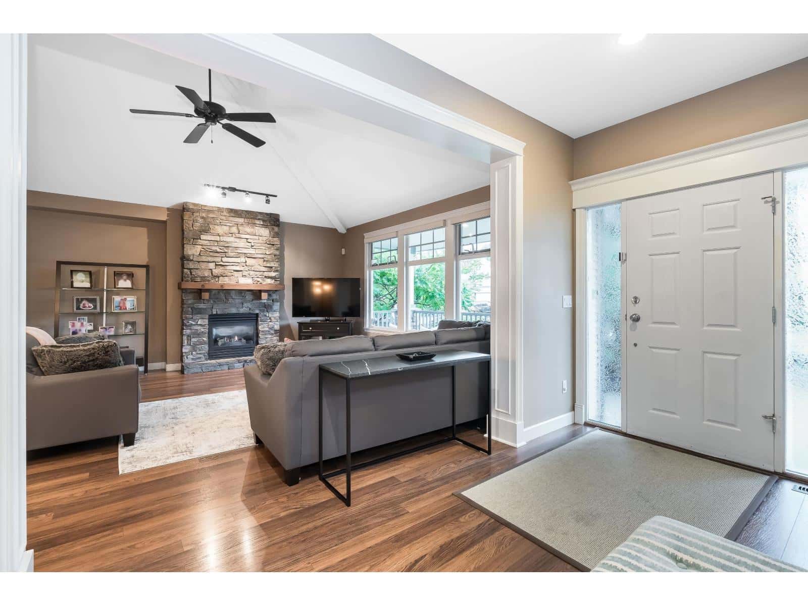 19088 68A AVENUE — Surrey, British Columbia - Photo 5 of 40