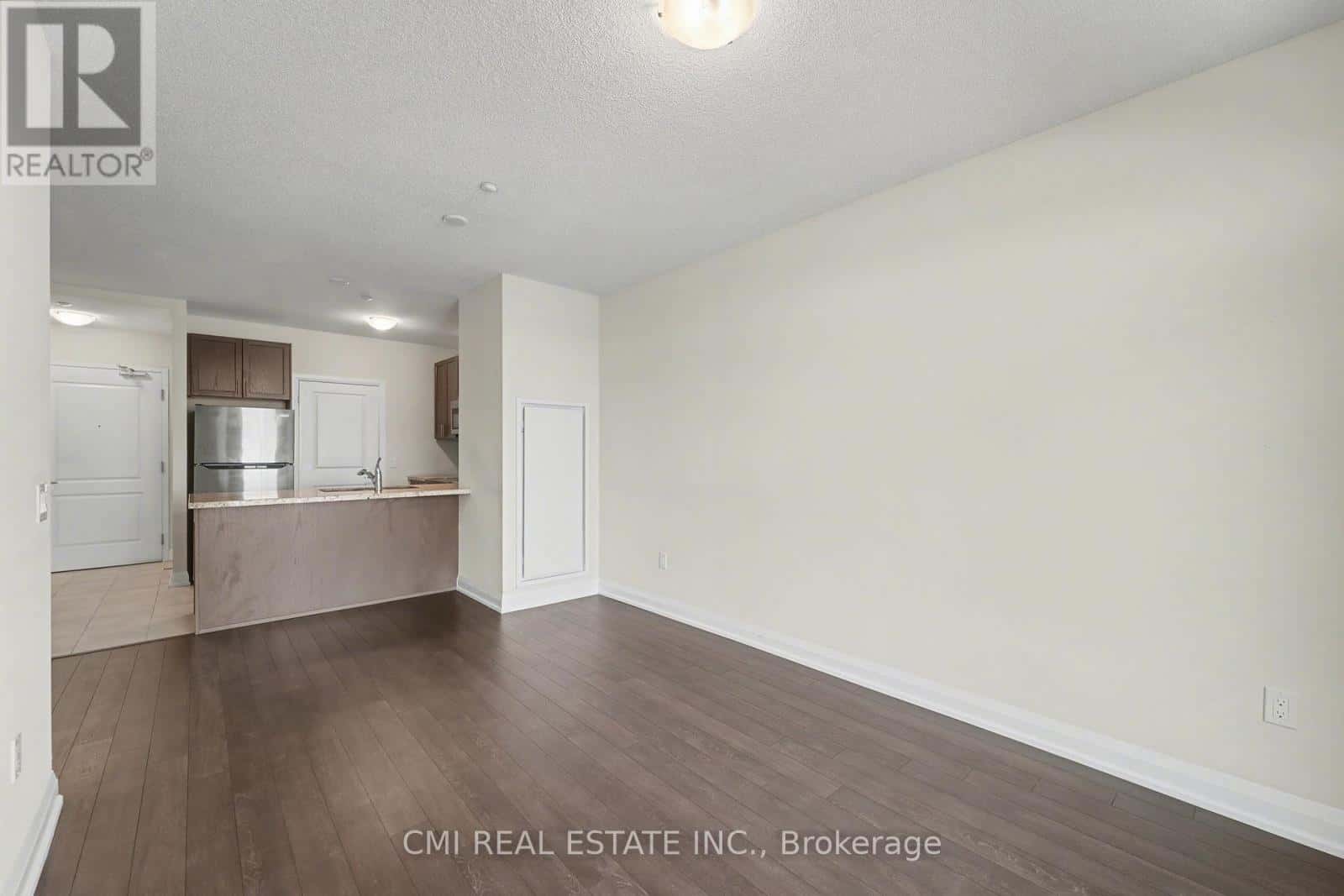 609 - 5917 MAIN STREET — Whitchurch-Stouffville (Stouffville), Ontario - Photo 5 of 29