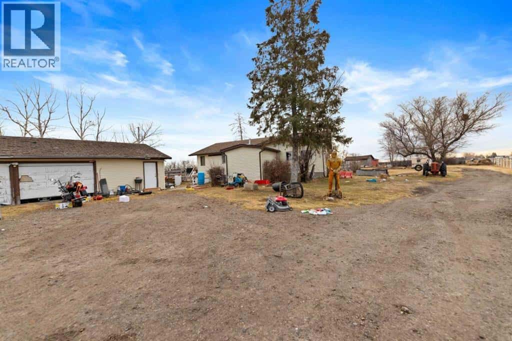 270065 Township Road 235 — Rural Rocky View County, Alberta - Photo 4 of 29