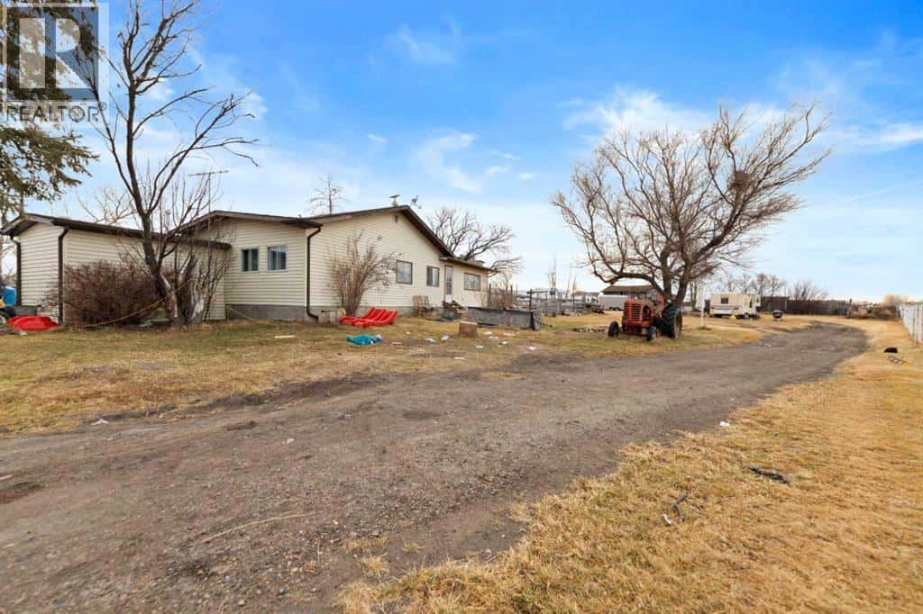 270065 Township Road 235 — Rural Rocky View County, Alberta - Photo 3 of 29